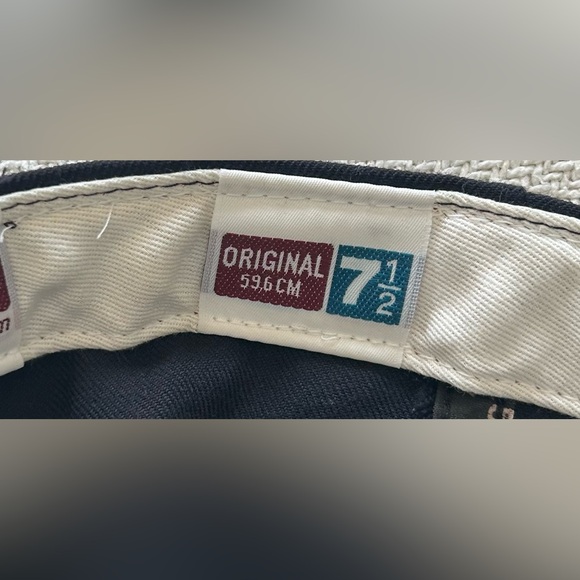 Boston Red Sox Fitted Hat (7 1/2) - Picture 5 of 5